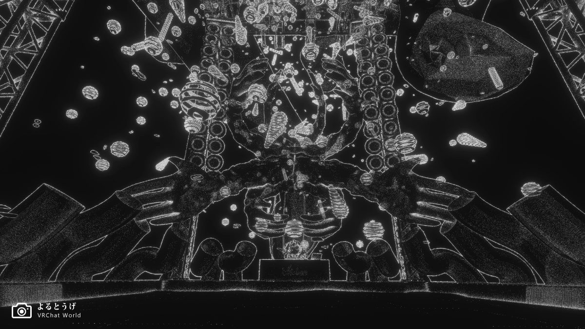 「よるとうげ」演出のひとつ。自分を含めた人を模したナニかたちは全員集合体となって終わる。