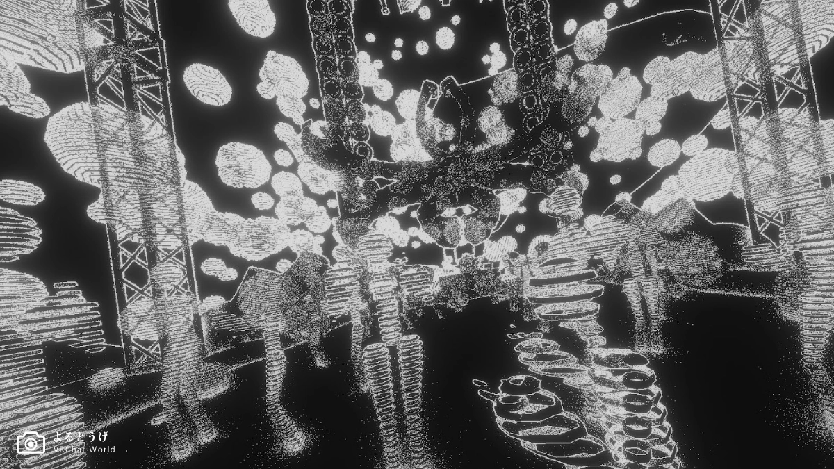 「よるとうげ」演出のひとつ。突如現れるモノクロの人を模したナニか。気づけば自分もそのひとりだった。